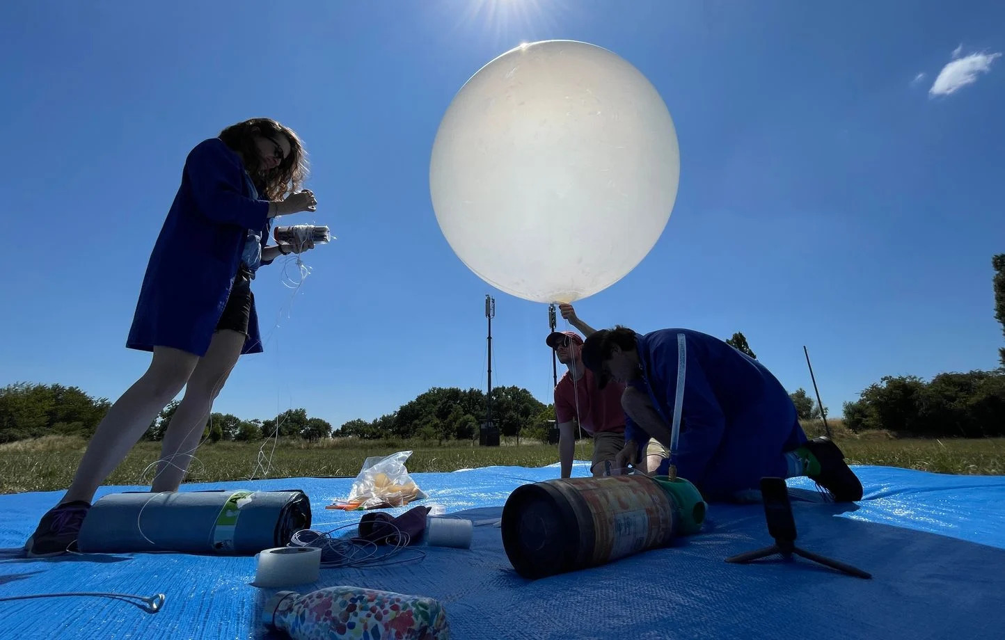 1444x920_marie-julie-bourgeois-et-son-equipe-sur-le-campus-de-l-universite-de-saclay-s-appretent-a-envoyer-dans-la-stratosphere-un-gaz-via-un-ballon-stratospherique-pour-de-faux
